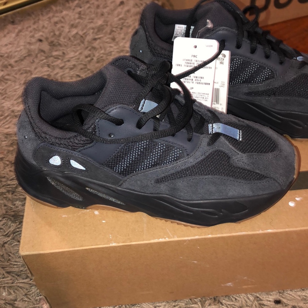 Yeezy Boost 700 Utility Black US 6 UK 5.5